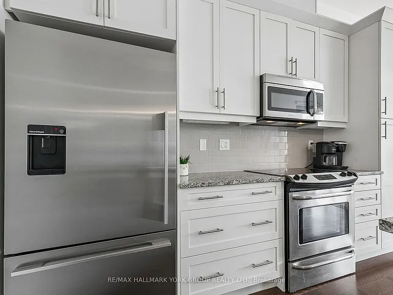 15277 Yonge St #11 — Photo 16