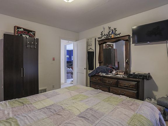 4th image of 3112 Avenue F