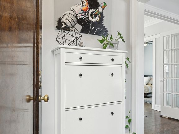 4th image of 825 W Oakdale Ave #3