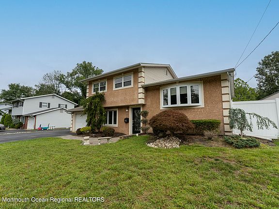 2nd image of 28 Brookwood Parkway