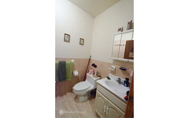 Rented by Douglas Elliman | media 23