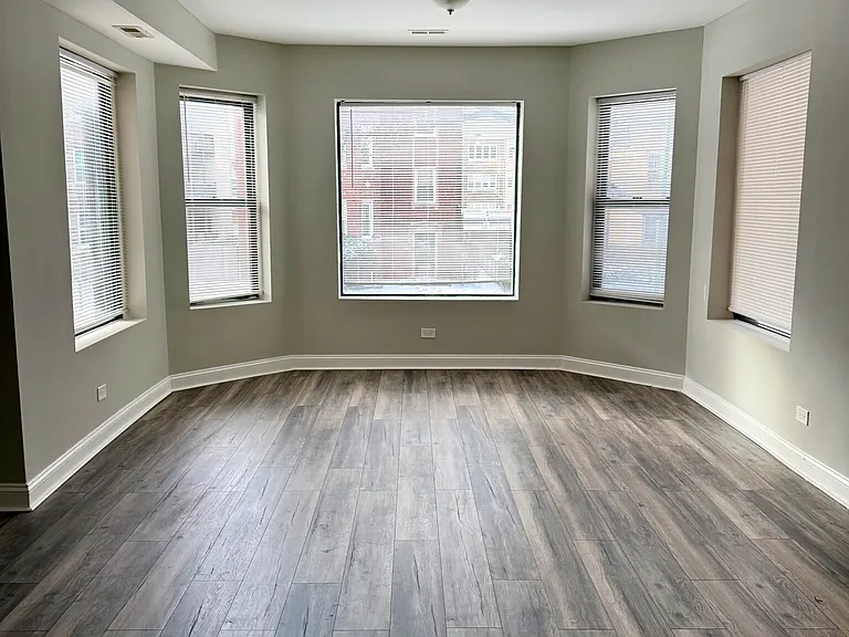 6913 S Paxton Ave #3 — Photo 2