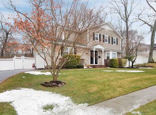 15 Jamar Ln, Ronkonkoma, NY 11779
