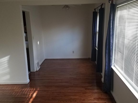 3rd image of 18819 Woodcrest St