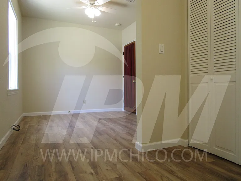 184 E Washington Ave — Photo 12