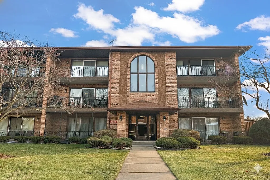 11103 Heritage Dr APT 1B photo 1