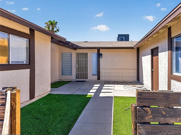 6417 Placer Dr — Photo 2