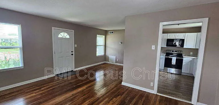 638 Sharon Dr — Photo 4