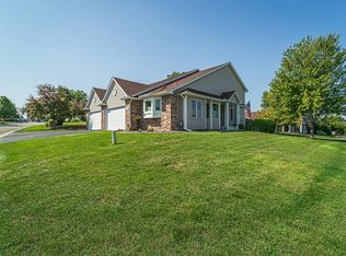 14304 Savanna Oaks Dr, Savage, MN 55378