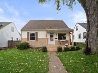 926 S 102nd St, West Allis, WI 53214