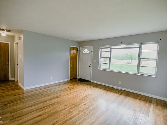 4th image of 8325 Lake Rd