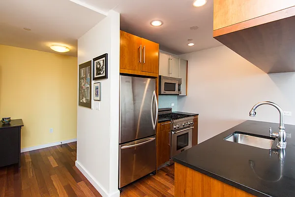 Sold by Redfin Real Estate | media 4
