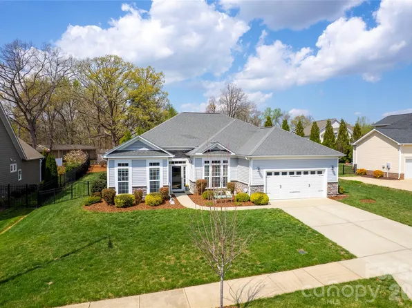 550 Old Speedway Dr NW, Concord, NC 28027