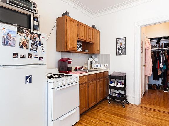 4th image of 307 E 18th St APT 3A