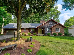 2311 Rothbury Ct NE, Grand Rapids, MI 49505