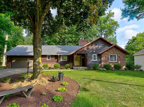 2311 Rothbury Ct NE, Grand Rapids, MI 49505