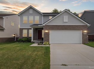 21422 Navarra Dr, South Lyon, MI