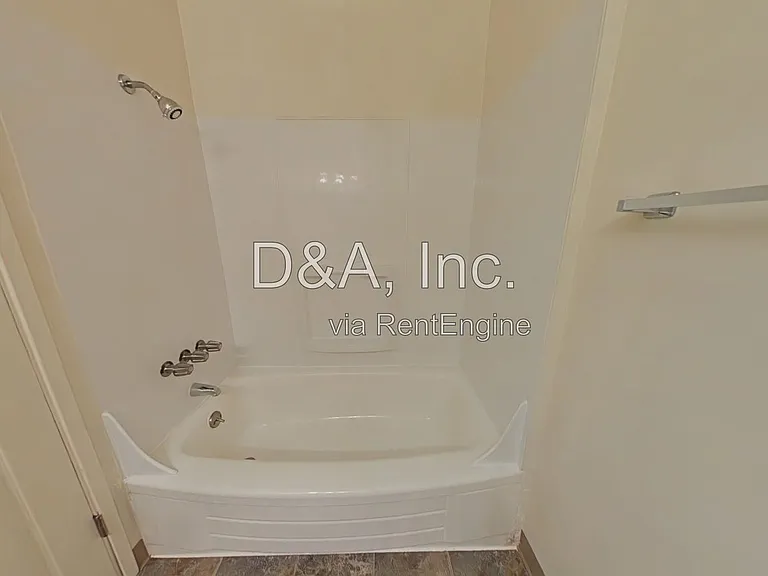 113 NW 11th St #100 — Photo 10