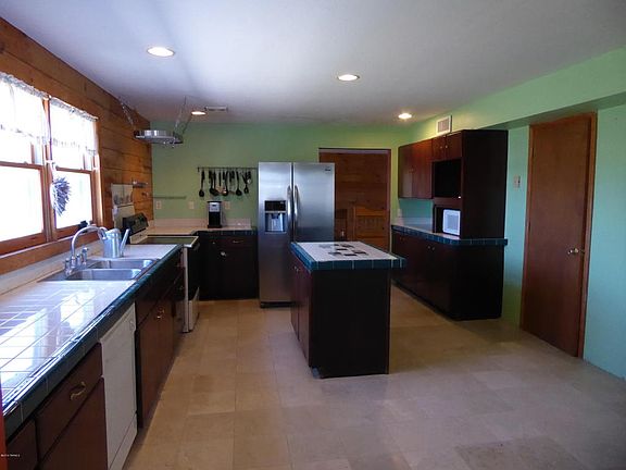 4th image of 95 Holbrook Dr
