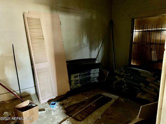 5th image of 1025 E 9th St