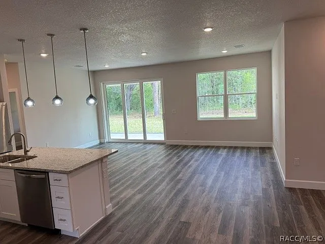 1861 W Hampshire Blvd — Photo 3