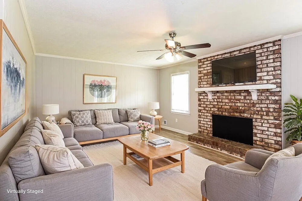 3 bed, 2.0 bath, 1914 sqft, $1,830 — Photo 3