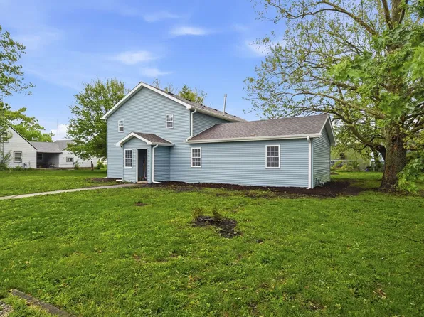 305 Parkway Ct, Gridley, IL 61744