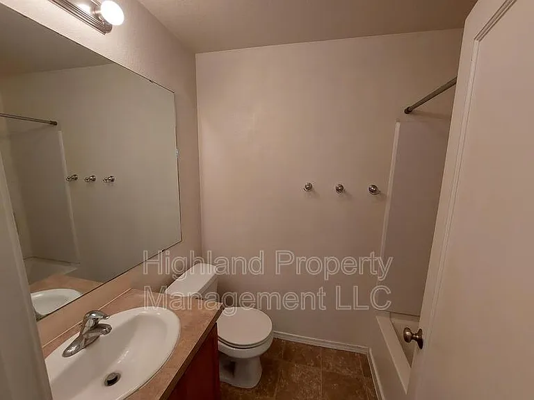 1020 NE B St #7 — Photo 17