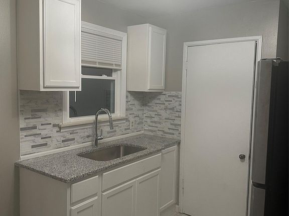 4th image of 20065 Southfield Rd