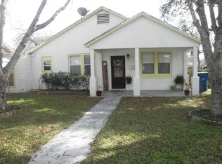804 E Hutchinson St, Beeville, TX 78102