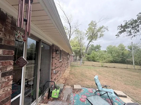 301 Countryside Ln, Roland, OK 74954