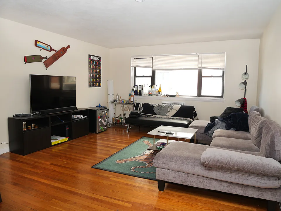 1027 Commonwealth Ave #27