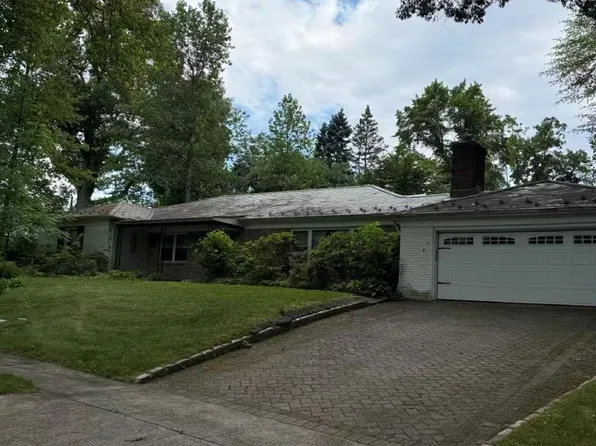 10 Hampton Rd, Great Neck, NY 11020