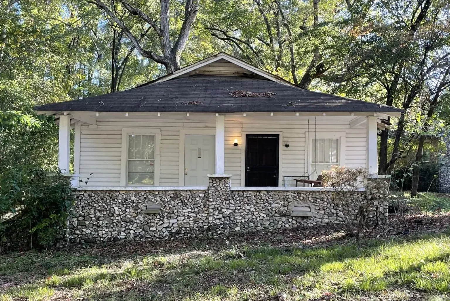 3 bed, 1100 sqft, $1,249 — Photo 1