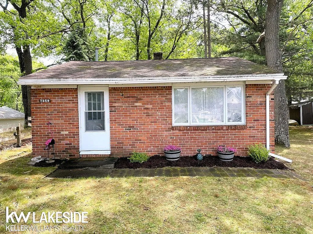 7359 Port Austin Rd photo 1