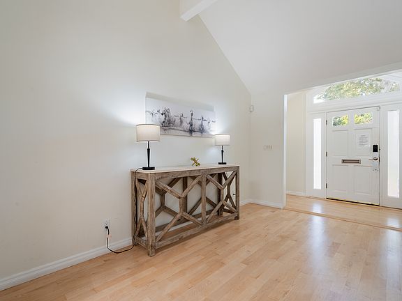 3rd image of 1134 S Crest Dr
