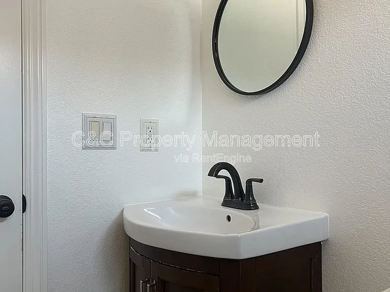 1445 1/2 S Sunol Dr — Photo 13