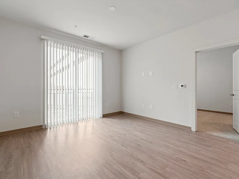 Metropolis Apartments — Photo 10