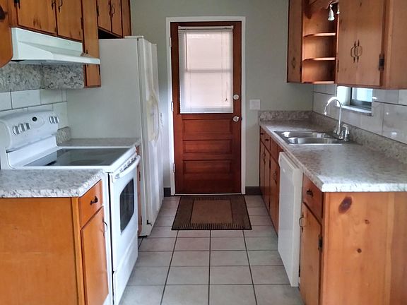 3rd image of 25 Saint Regis Dr