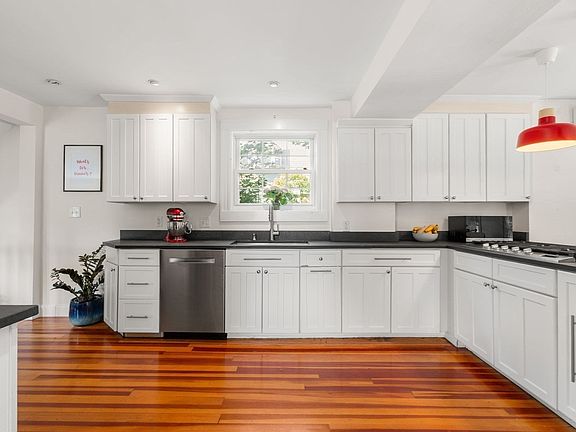 5th image of 61 Wilmot St
