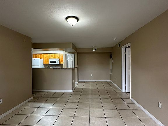 2nd image of 3028 Parkway Blvd Unit 210-1