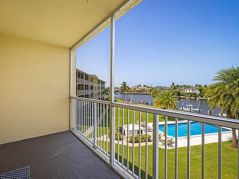 230 N Federal Hwy #305 — Photo 26