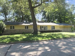 1261 Westlake Woods Dr, Springfield, MI 49037