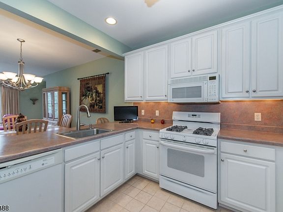 5th image of 2306 Johnson Dr