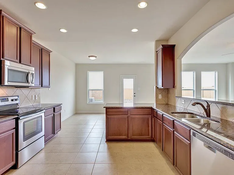 1673 Breanna Ln — Photo 4