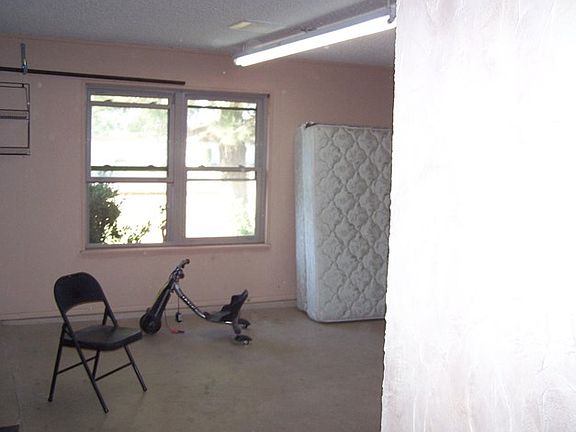 3rd image of 704 Claymoor Dr
