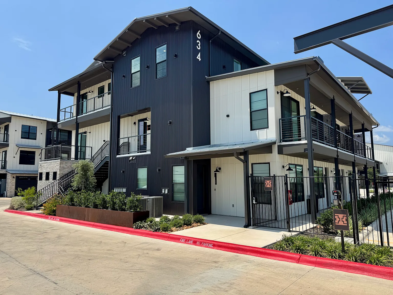 2 bed, 2.5 bath, 1160 sqft, $2,150 — Photo 1