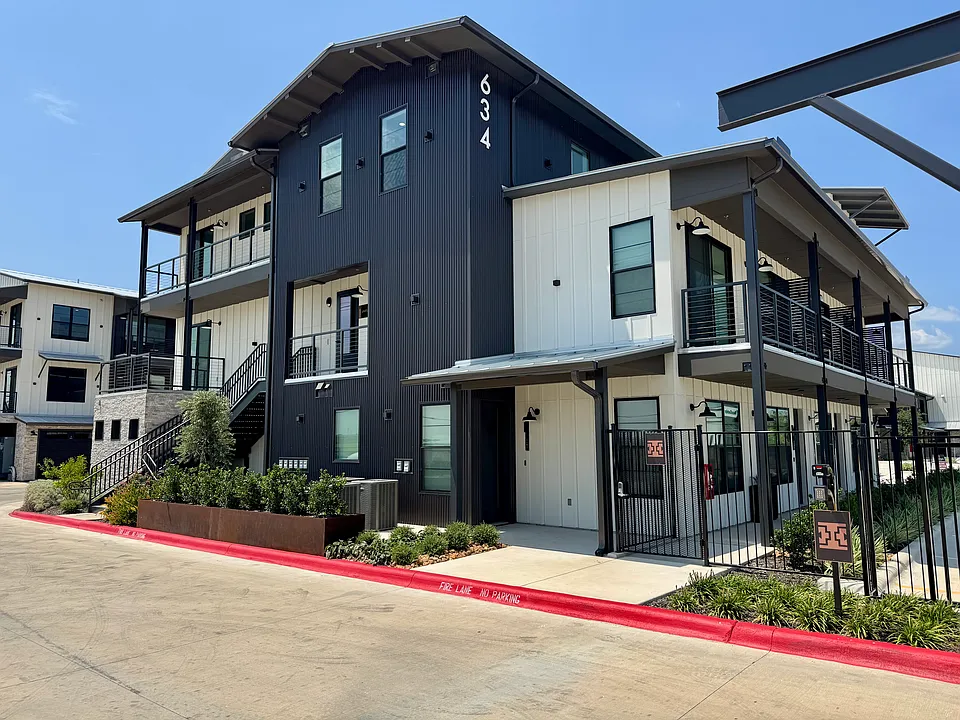634 Central Pkwy #1207