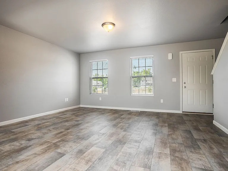 5643 Claremount St — Photo 7