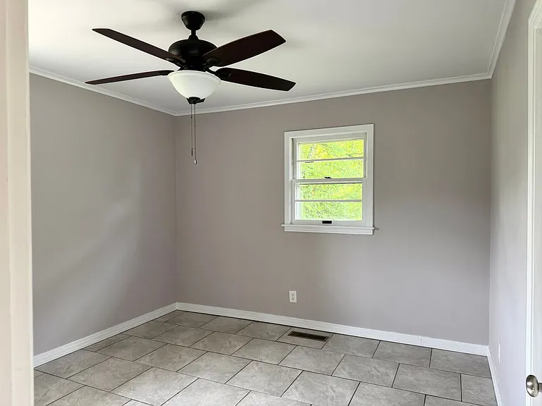 920 Eisenhower Dr — Photo 14